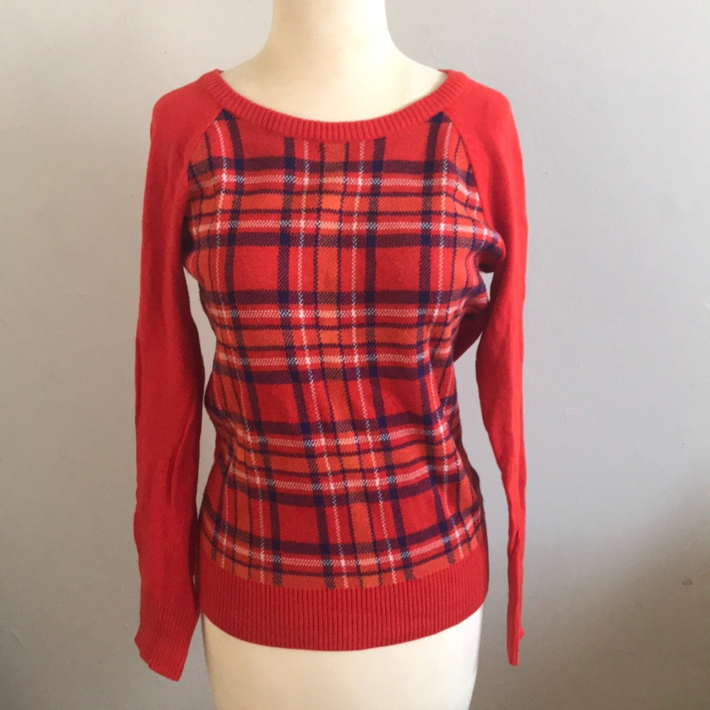 Merona Long sleeved light sweater. Size M.